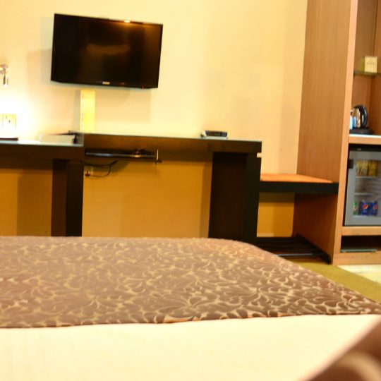 http://pearlgrouphotels.com/wp-content/uploads/2016/07/Superior-Deluxe-Twin-Room-5-540x540.jpg