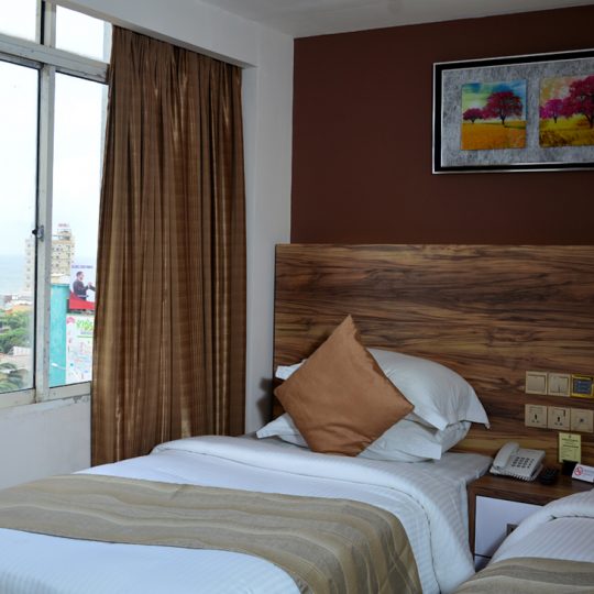 http://pearlgrouphotels.com/wp-content/uploads/2016/07/best_hotel_in_srilanka_Twin_Room_3-540x540.jpg
